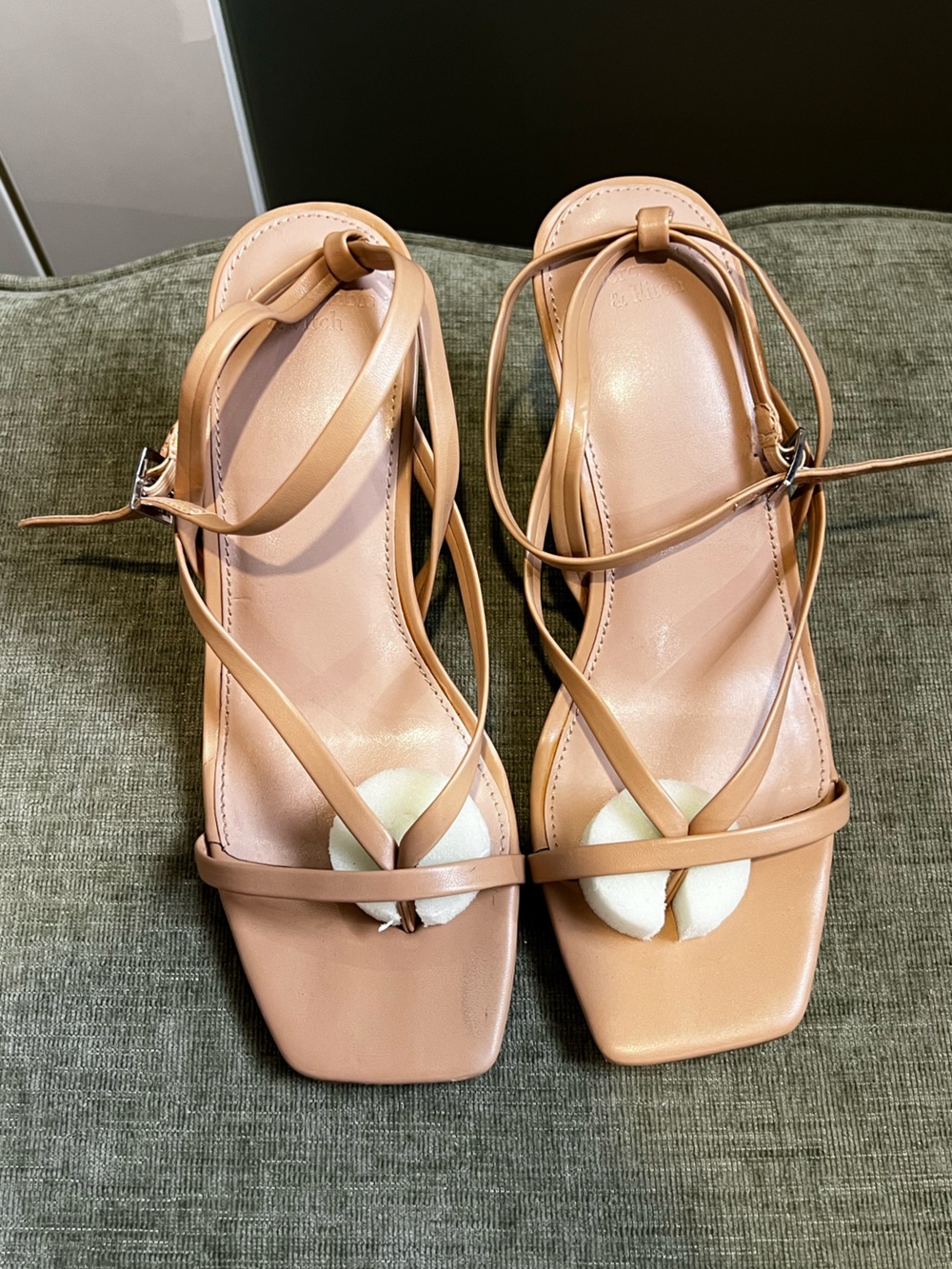 Abercrombie & Fitch Strappy Square-Toe Sandals in Tan leather